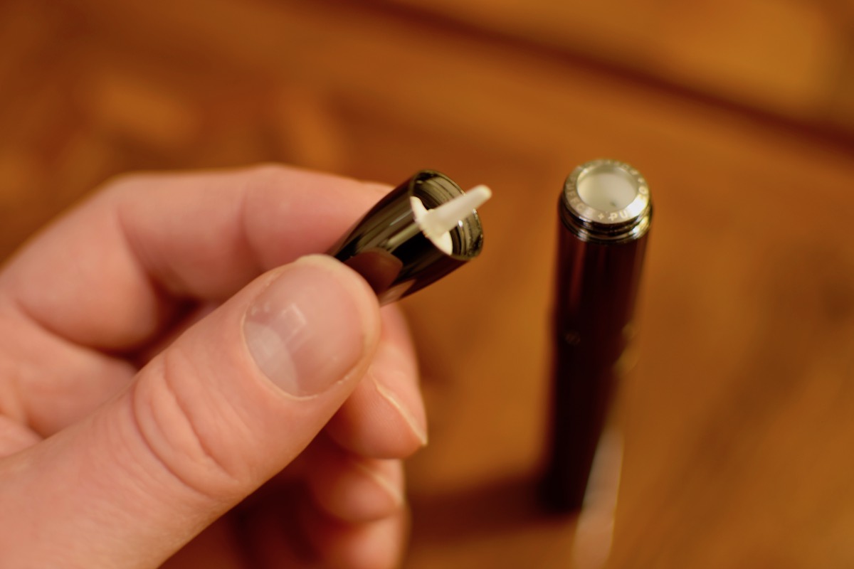 PuffCo Plus - ceramic nail in mouthpiece