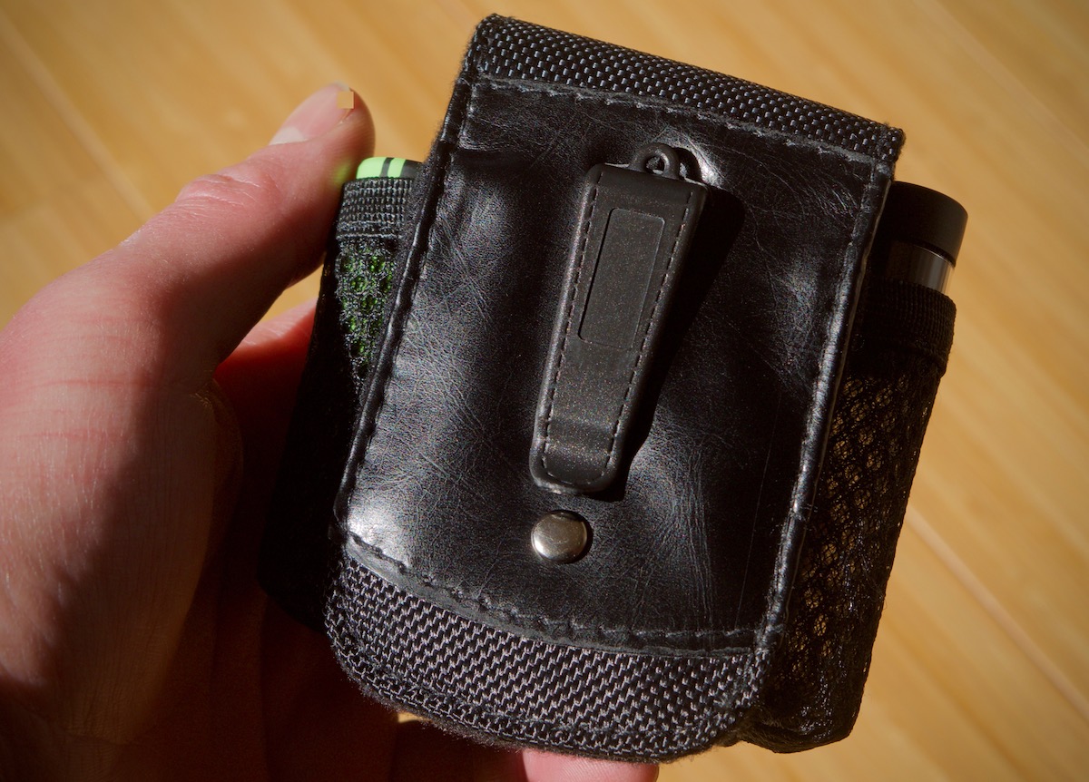 ArGo: the case comes with a belt clip